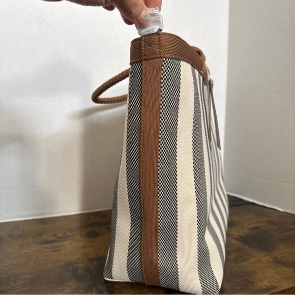 ROTHYS Rothy's The Lightweight Zip Tote Cabana Stripe Cream Black Camel NEW Tags - Picture 5 of 14